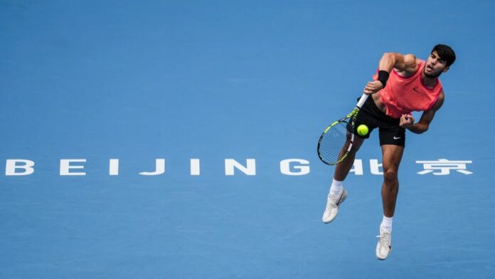 Alcaraz debuta en el ATP 500 de Pekín con triunfo sobre Giovanni Mpetshi Perricard.