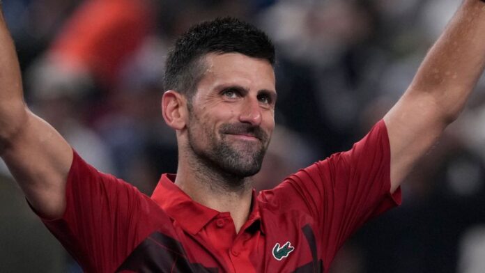 Novak Djokovic está en semifinales del Masters 1000 de Shanghái tras vencer a Jakub Mensik.