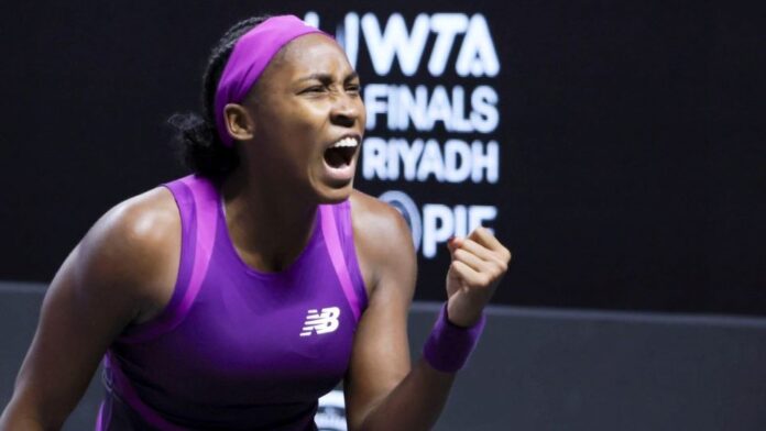 Coco Gauff se impone a Aryna Sabalenka para estar en la final de las WTA Finals 2024.