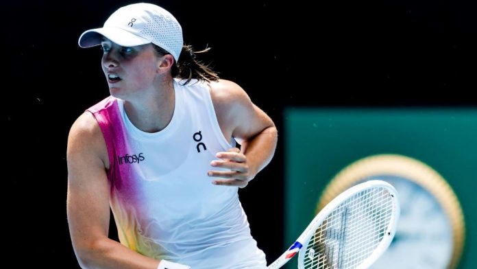 Iga Swiatek vence a Katerina Siniakova en primera ronda del Australian Open 2025.