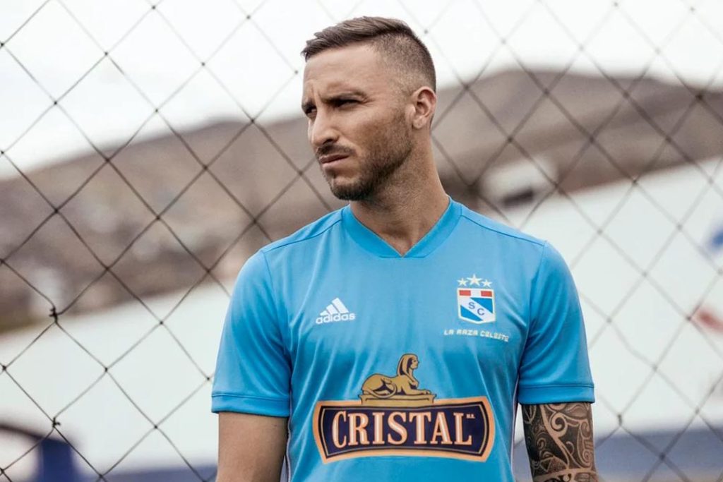 Una de las camisetas campeonas de Sporting Cristal