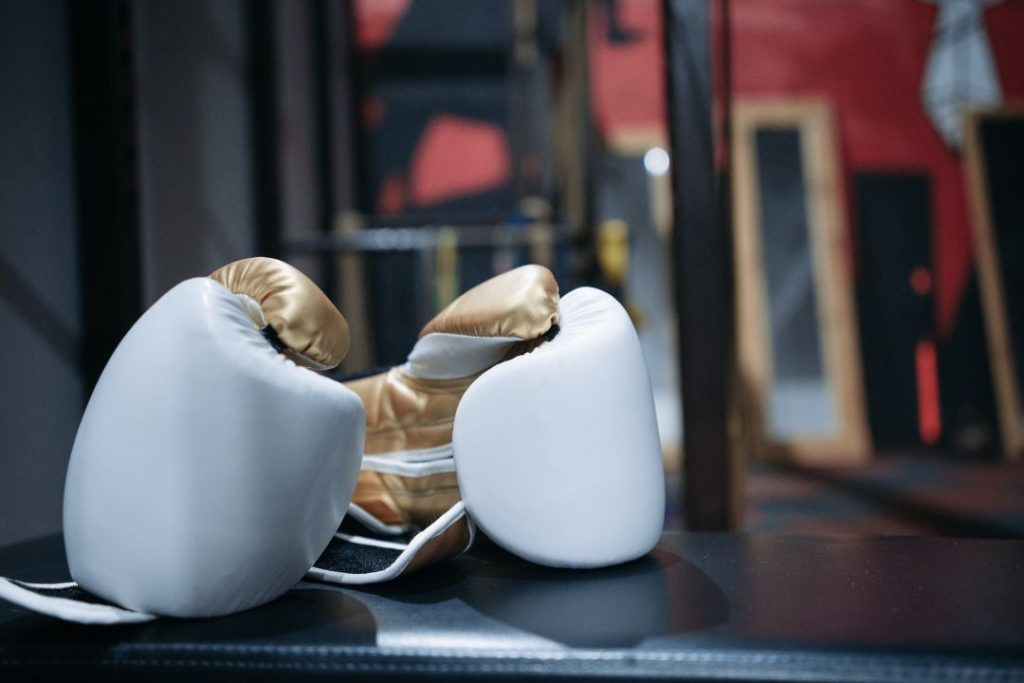 los guantes de boxeo son necesario según las reglas