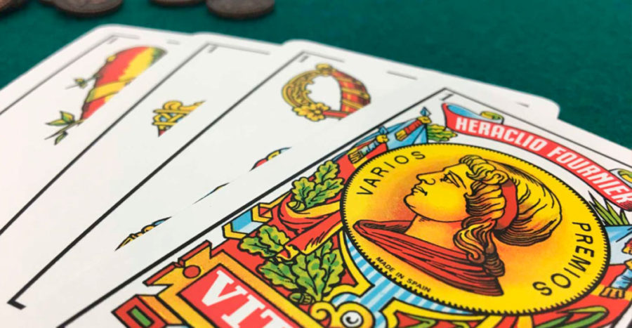 Baraja española en el mus de casino.