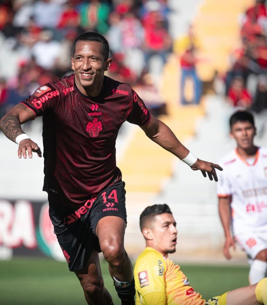 Jhonny Vidales es uno de los que conforman la tabla de goleadores del torneo local.