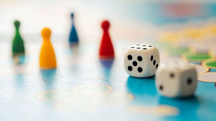 Descubre los mejores juegos de mesa antiguos como el póker, blackjack, entre otros.