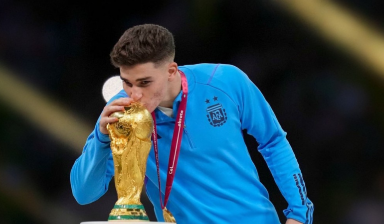 Julián Álvarez ganó la Champions, Libertadores y Mundial.